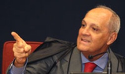 Eminente Ministro Menezes Direito