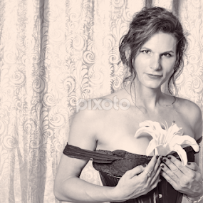 by Mars Simons - People Portraits of Women