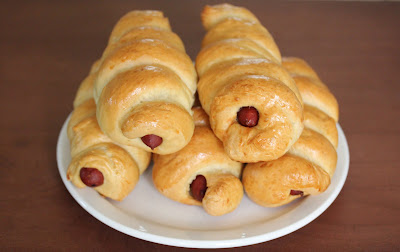 photo of sausage rolls piled on a plate