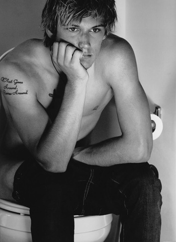 [alex pettyfer _shirtless pics[6].jpg]