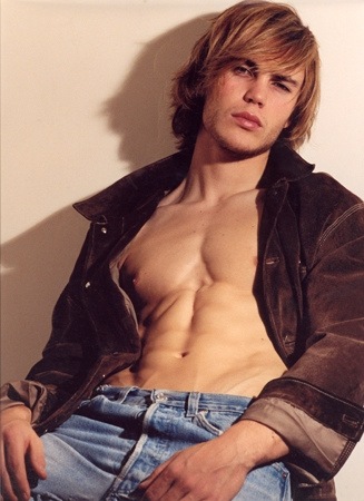 [taylor-kitsch5[6].jpg]