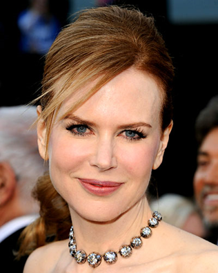 Nicole Kidman 150 carats diamond necklace at Oscars 2011