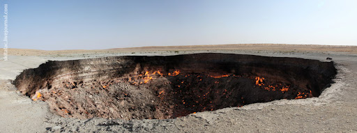 Пустыня Каракумы и горящий газовый кратер Дарваза