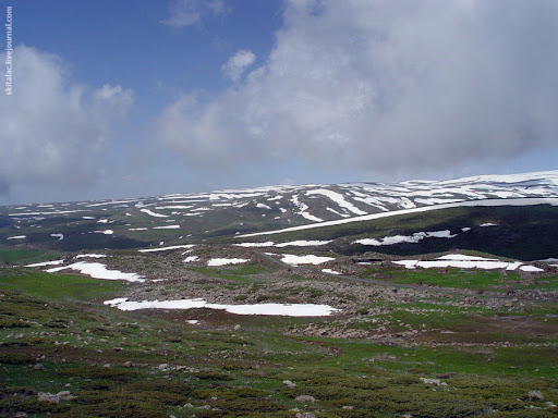 Гора Арагац и крепость Амберд (Армения)