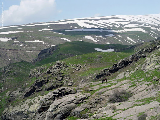Гора Арагац и крепость Амберд (Армения)
