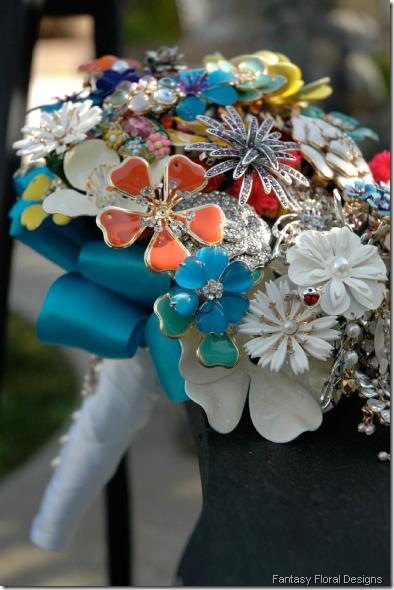 fantasy_floral_Design_brooch_bouquets the wedding chat
