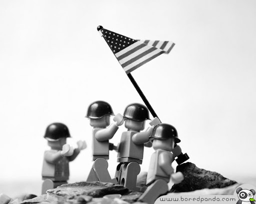 Classics-in-LEGO-raising-flag-on-Iwo-Jimo.jpg
