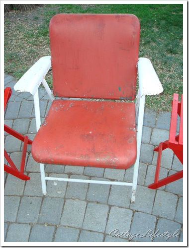 red and white metal folding chairs 2