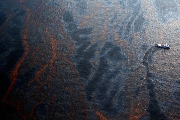 [gulf-oil-rig-spill-worsens_19693_600x450[5].jpg]