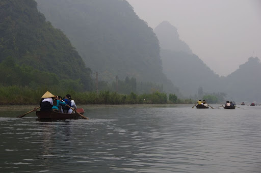boat to perfume pagoda