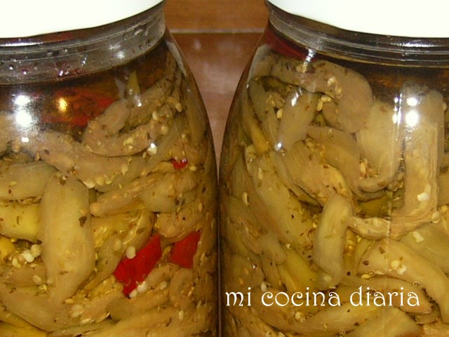 Berenjenas crudas marinadas en aceite 2 (Баклажаны сырые маринованные в масле 2)