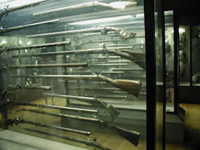 2005. 08 Philadelphia - Museum of Art  - weapon exhibit.JPG