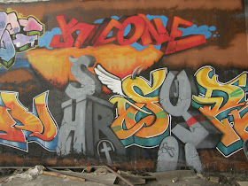 iparcsarnok, blog, Budapest, fotók, graffiti, képek, nagybani piac, Nagyvásártelep, photos for sale, photostock, stockphoto, fényképek, tegs, teg, tegek, falfirka, vandalizmus, tegelés, tegelők, Hungary, magyar, Magyarország, műemlék, paint, iparcsarnok, ipar, dark, art, bomba, LSD, funny, vicces