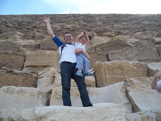 [12-29-2009 048 Giza Pyramids - Jacob & Rachel[2].jpg]