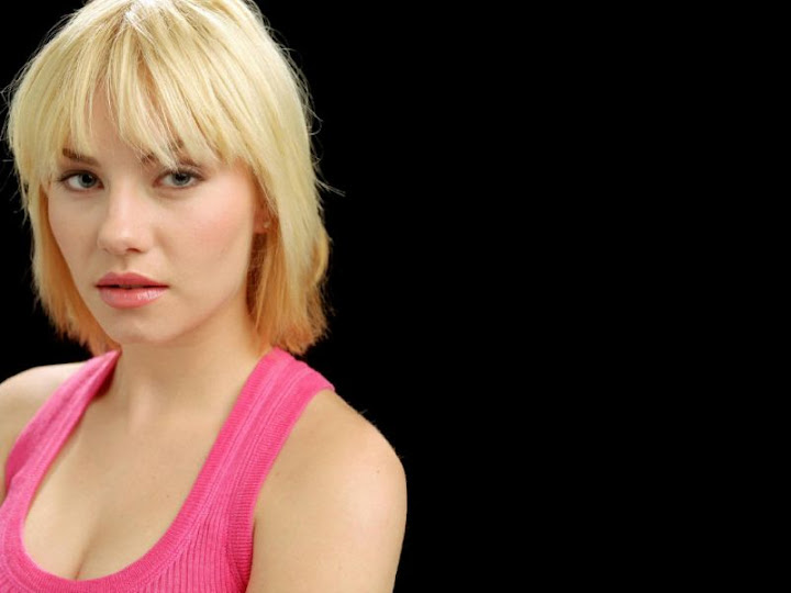 Photo Gallery- Elisha Cuthbert