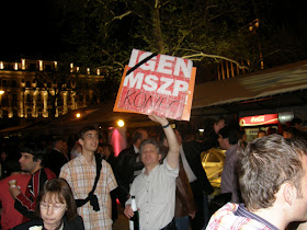 V. kerület,  Belváros, 5. kerület,  Fidesz, Budapest,  Vörösmarty tér,  2010. április 25, második forduló,  képek,  fotók. pictures,  fotók,  buli,  