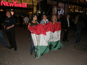 V. kerület,  Belváros, 5. kerület,  Fidesz, Budapest,  Vörösmarty tér,  2010. április 25, második forduló,  képek,  fotók. pictures,  fotók,  buli,  