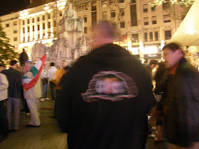 V. kerület,  Belváros, 5. kerület,  Fidesz, Budapest,  Vörösmarty tér,  2010. április 25, második forduló,  képek,  fotók. pictures,  fotók,  buli,  