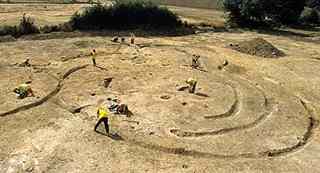 Excavations of Iron Age round houses in advance of mineral extraction at Methley