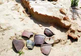 Apart from broken pieces of the jar is debris from bowls, plates and white bricks, which are very thin but heavy