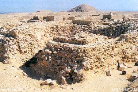 [pyramid-queen-behenu-saqqara-excavations-hk[6].jpg]