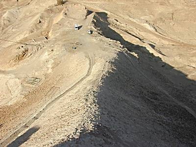 [Masada_siege_ramp_from_above_tb_n011100_wr[5].jpg]