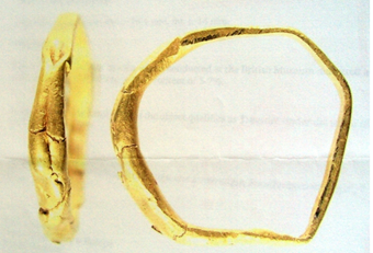 The gold ring found in Stanford Dingley