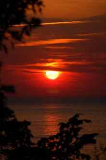 Sunset on Lake Huron. Photo by RDRandolph, CC attribution share-alike 2.0 generic.