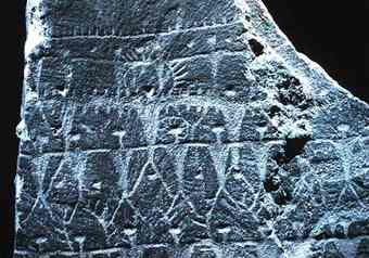 Crowned figure on Cemmo 3 boulder (Copper Age) 