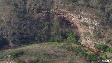 [_48863698_sibuducaveandenvironment[5].jpg]