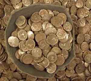 The coin hoard unearthed  in Bazarnaya (Market) Square of Tobolsk, Tyumen Region.