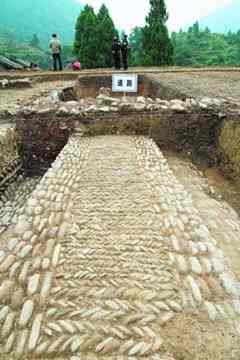 All the roads in the old Tusi city were constructed by cobblestones.