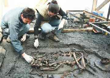 Archaeologists excavate a human burial at Bathonca.