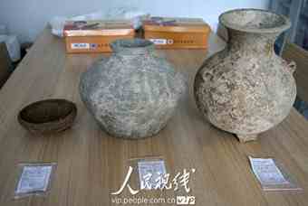 The various types of pottery unearthed from ancient tombs in Baofeng County of Henan Province.