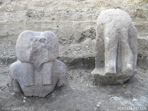 [twostatuesfoundatamenhotepIIIfunerar[1].jpg]