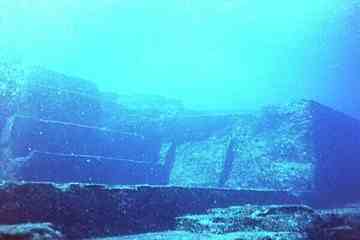 Japan's mysterious submerged stone structures off the coast of Yonaguni-jima ...