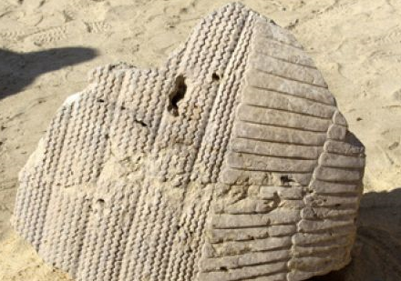 [Six missing pieces from statue of wealthy pharoah found in Luxor - write2kill.in_1294827886880[6].png]