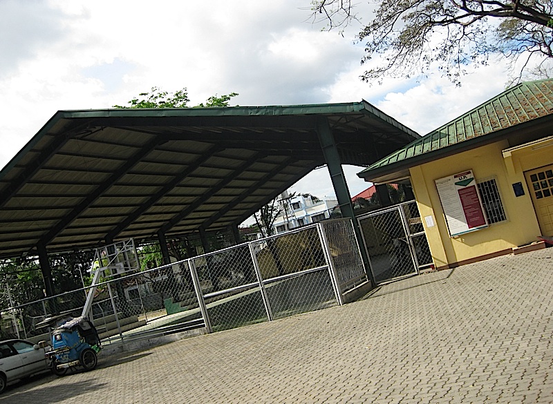 covered basketball court and gym of the U.P. Village East barangay