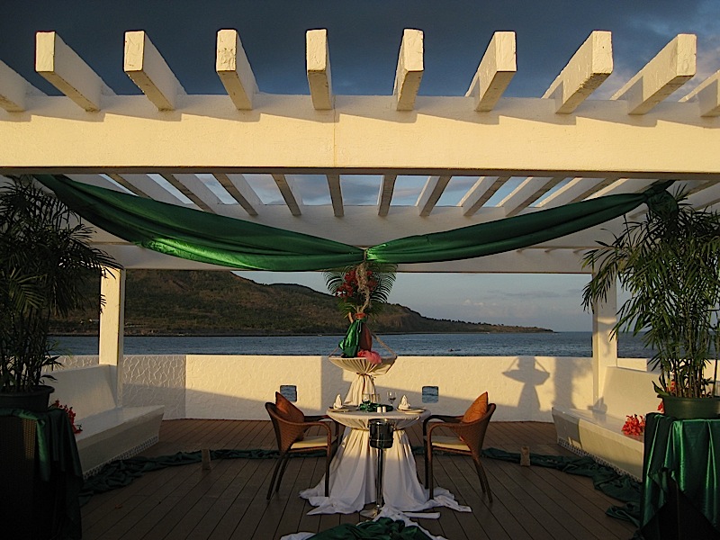 dinner for two on the marina's roof deck at Bellarocca Island Resort