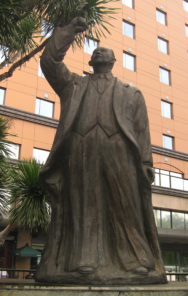 statue of Carlos P. Romulo