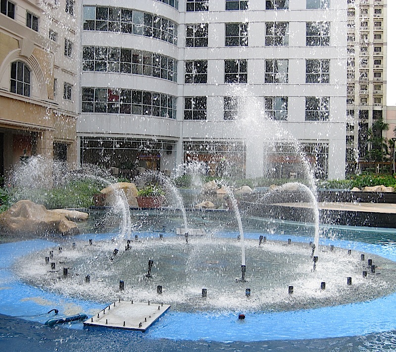 dancing fountain of Eastwood Mall