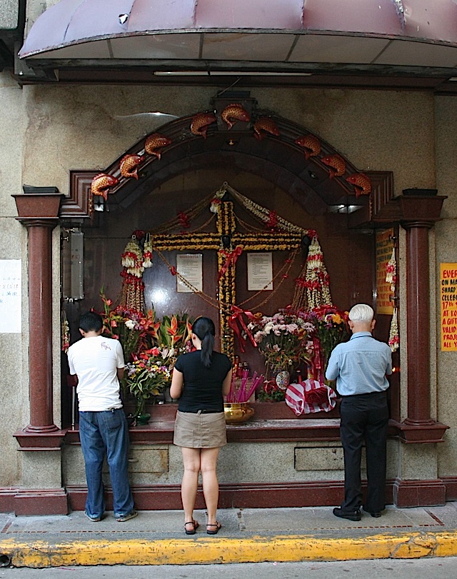 street-side shrine at Binondo