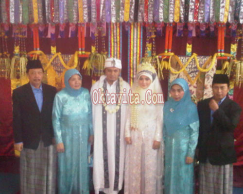 Foto Pernikahan Icha Jikustik dan Aji Firna – Oktavita.Com