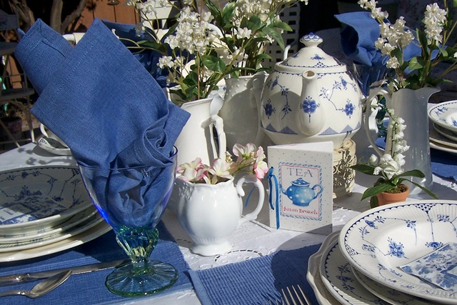 [blue tablescape indoors6[6].jpg]