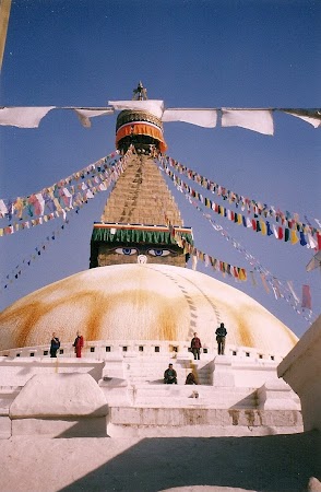 Obiective turistice Nepal: stupa Bouddha.jpg