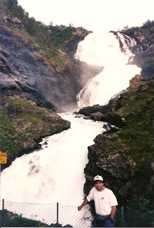 Obiective turistice Norvegia: cascada spre Flam.jpg