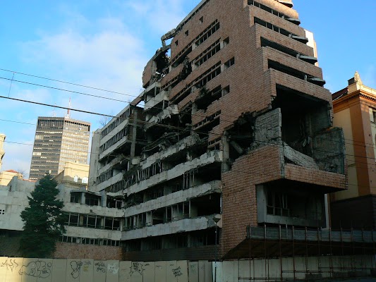 Imagini Serbia: Ministerul Apararii bombardat de NATO in Belgrad