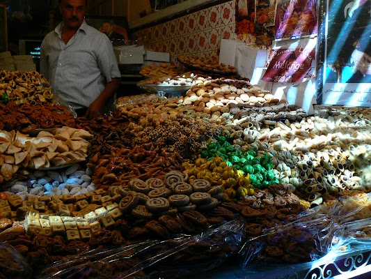 Obiective turistice Maroc: Jema el-Fnaa Marrakech - bazarul de dulciuri.JPG