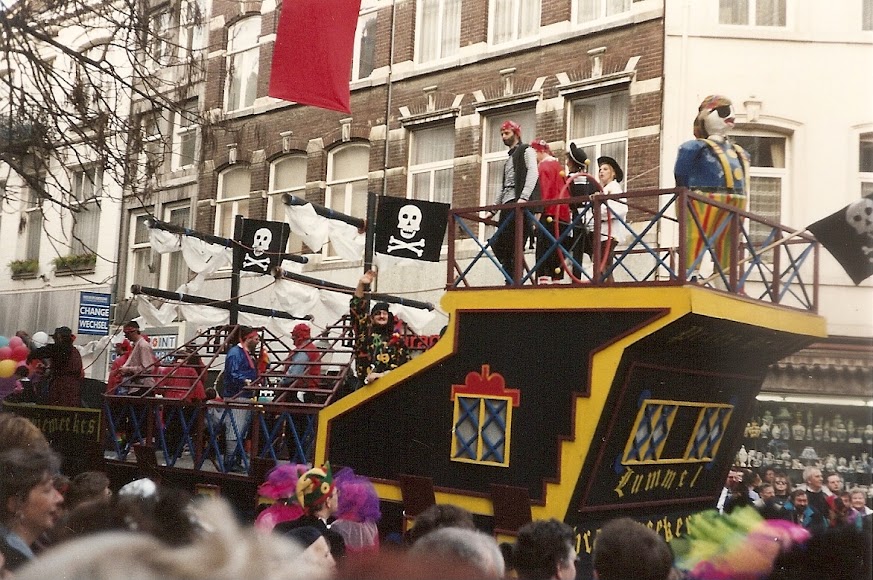 87. (2.03.1992, Maastricht, parada carnavalului).jpg