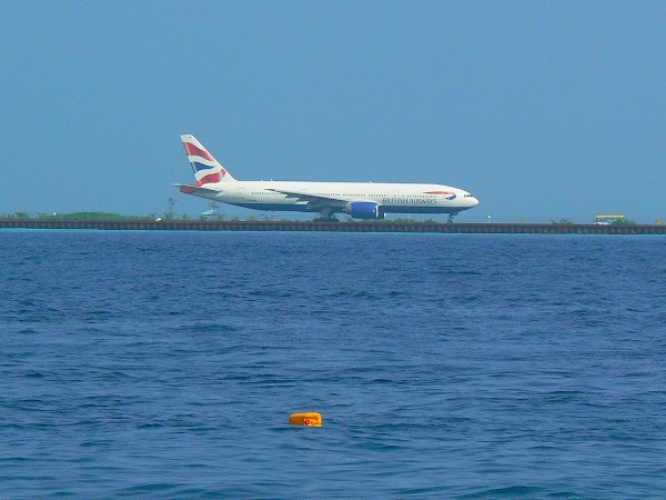 Imagini Maldive: British gata de decolare.JPG